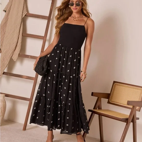 Vici - Moonflower Tiered Floral Maxi Dress - Picture 5 of 7